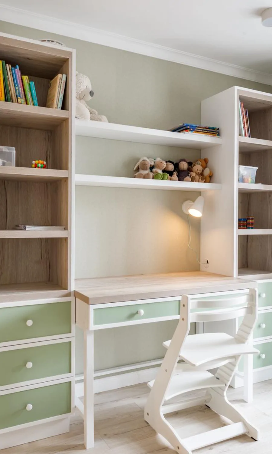Детская спальня с партой «Грин»